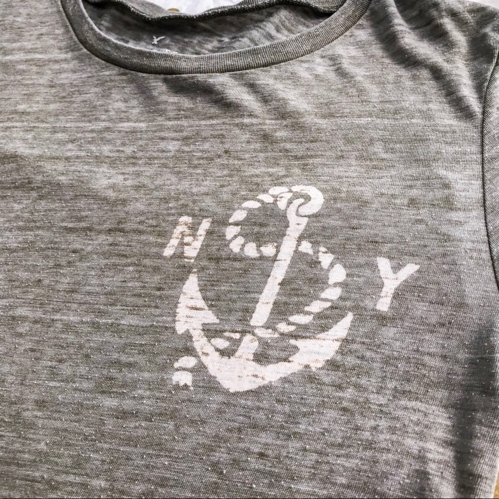 Simple Graphic Tee - Picture 3 of 4